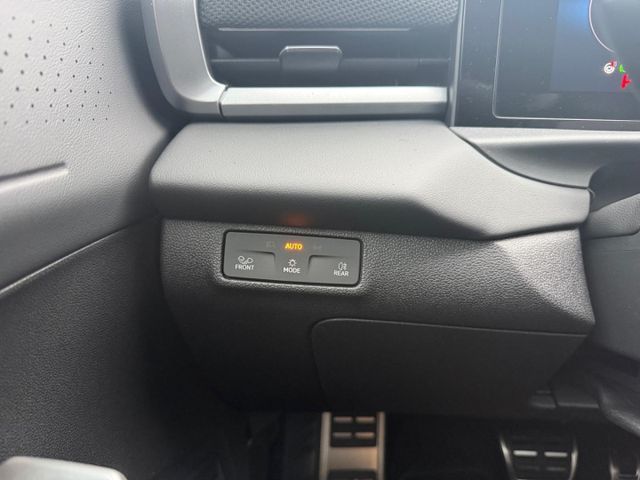 T-Roc R-Line 1.5 l eTSI Navi Area View Apple Car