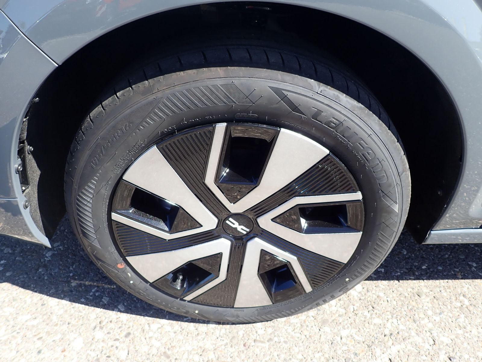 Fahrzeugabbildung Dacia Sandero Expression TCe 100