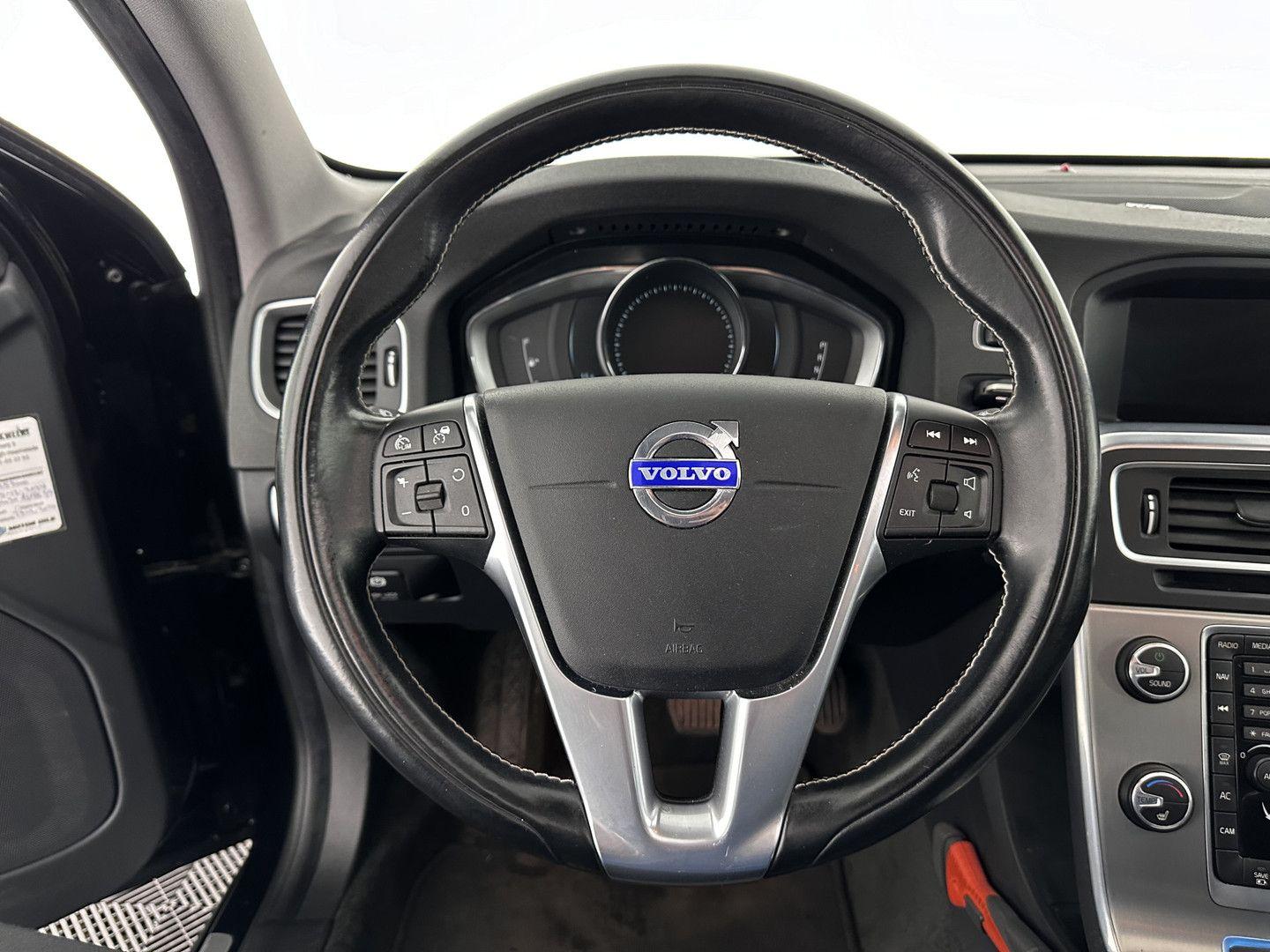 Volvo V60 2014 — photo 16