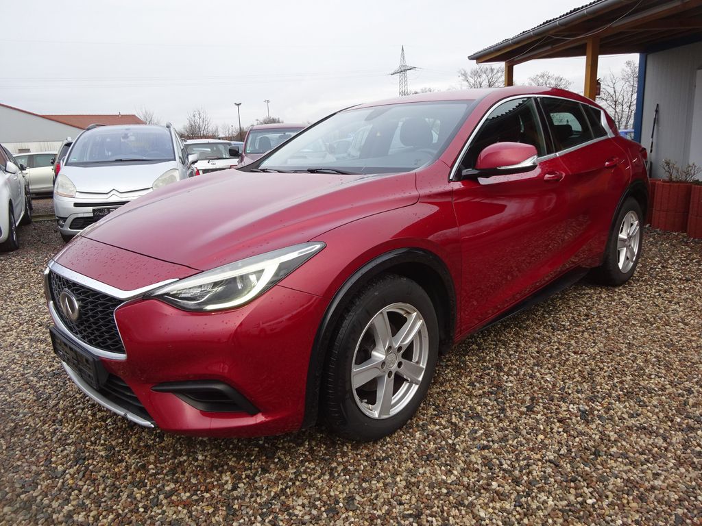 Infiniti Q30