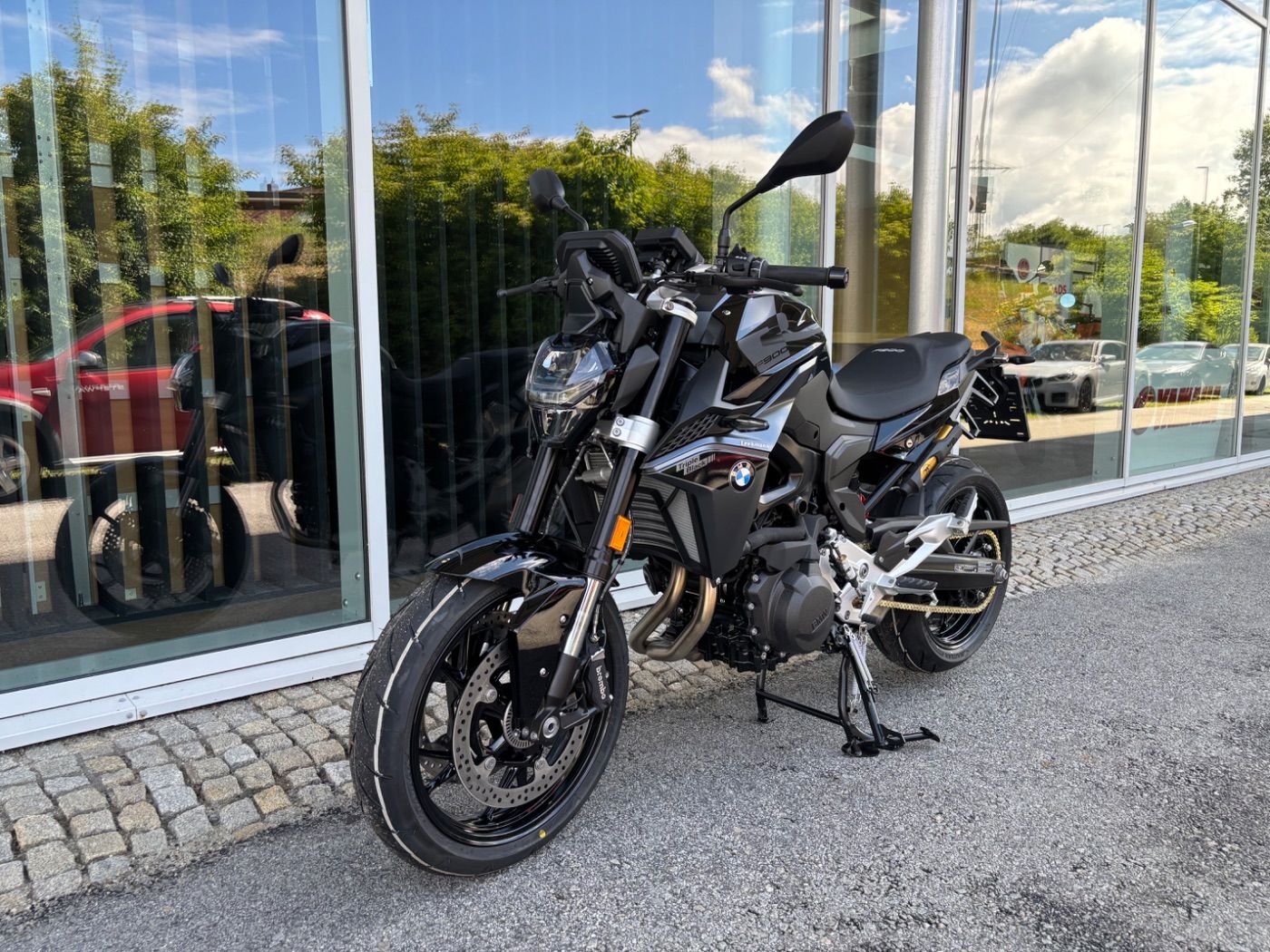 Fahrzeugabbildung BMW F 900 R Triple Black 4 Pakete