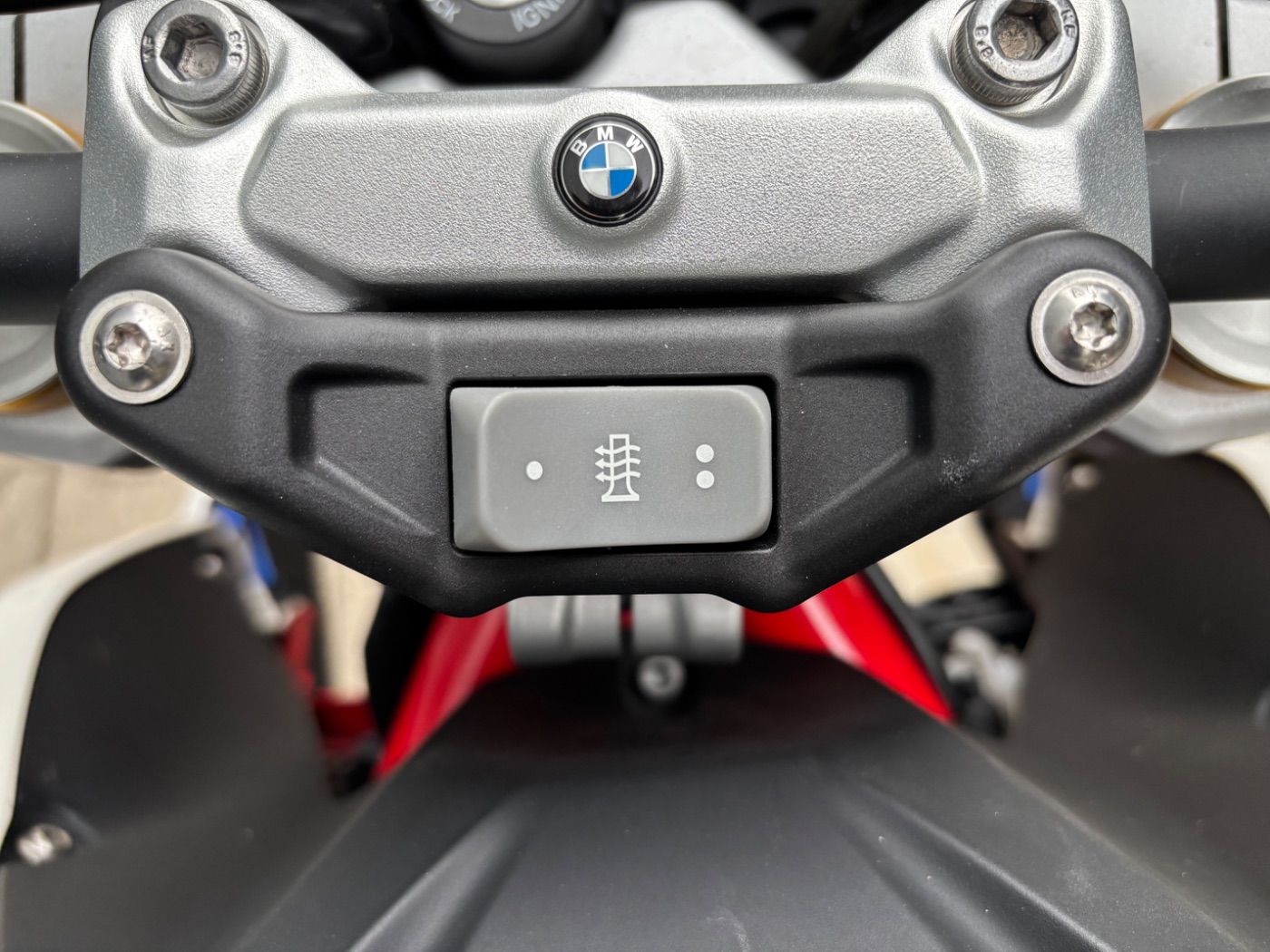 Fahrzeugabbildung BMW G 310 R Style Sport Tieferlegung Griffheizung