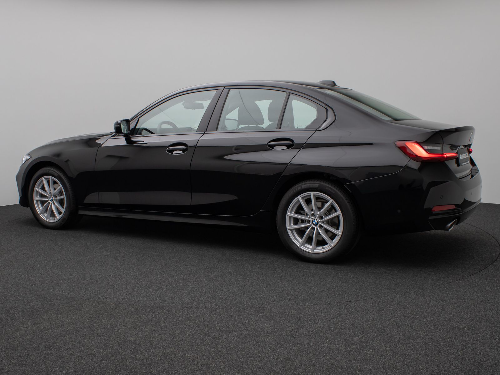 Fahrzeugabbildung BMW 318i Kamera Widscreen DAB Alarm Sportlenkrad LED