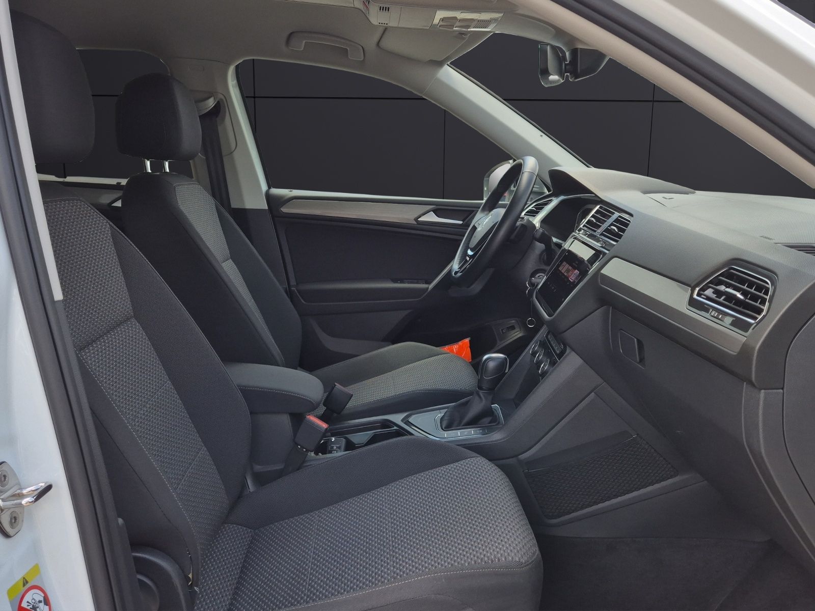 Fahrzeugabbildung Volkswagen Tiguan Allspace TSI Comfortline DSG LED Navi AID