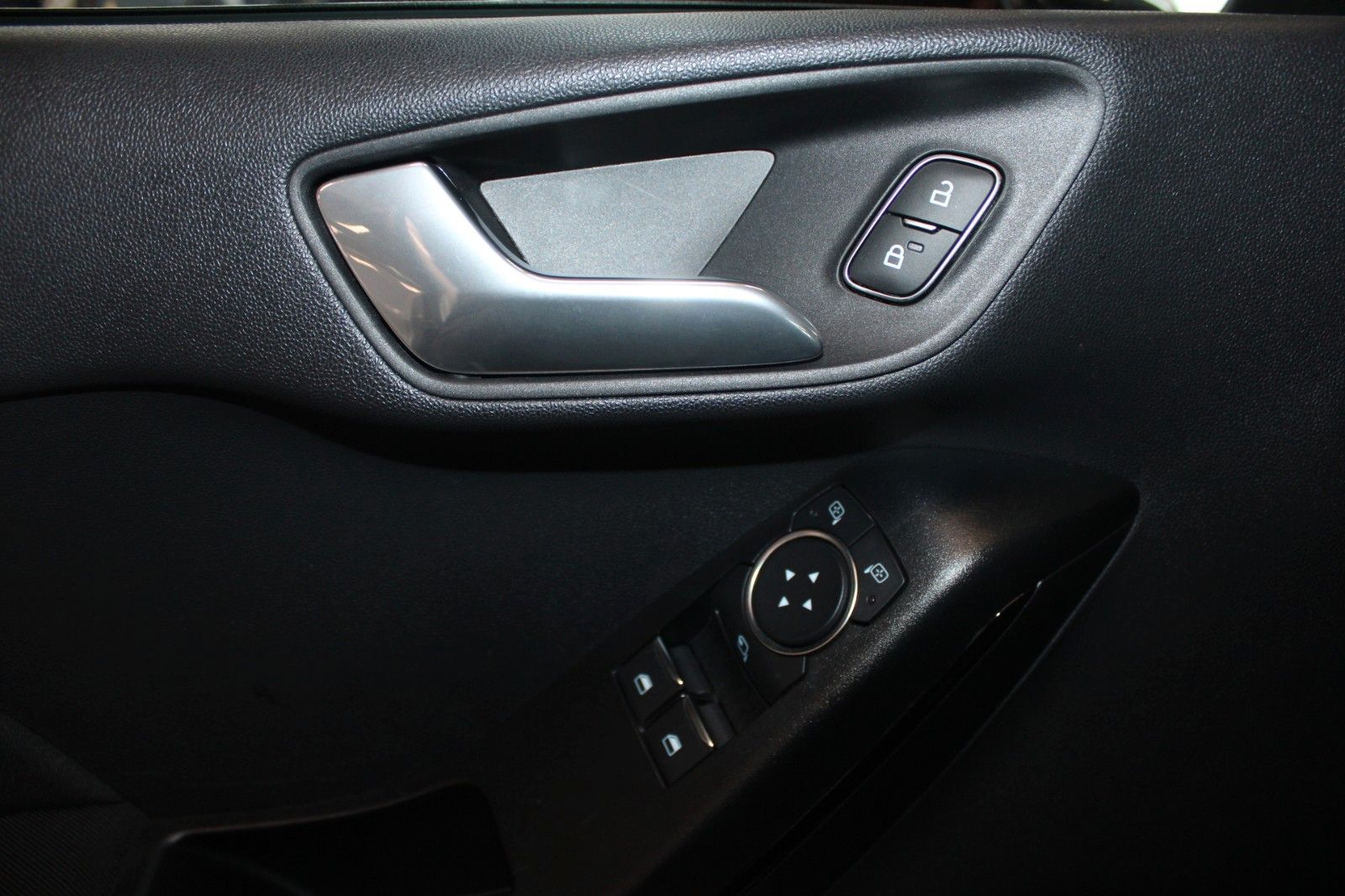 Fahrzeugabbildung Ford Fiesta Cool & Connect 5-T CAM PDC KLIMA WinterP.