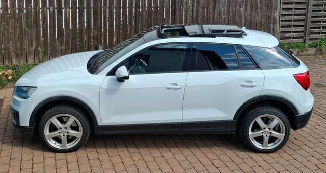 AUDI Audi Q2 Schiebedach 8-fach bereift Sport 1...