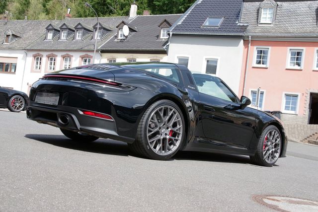 Porsche 992.2 Targa 4S*ACC,BOSE,Chrono,Sitzlüftung,14-W.
