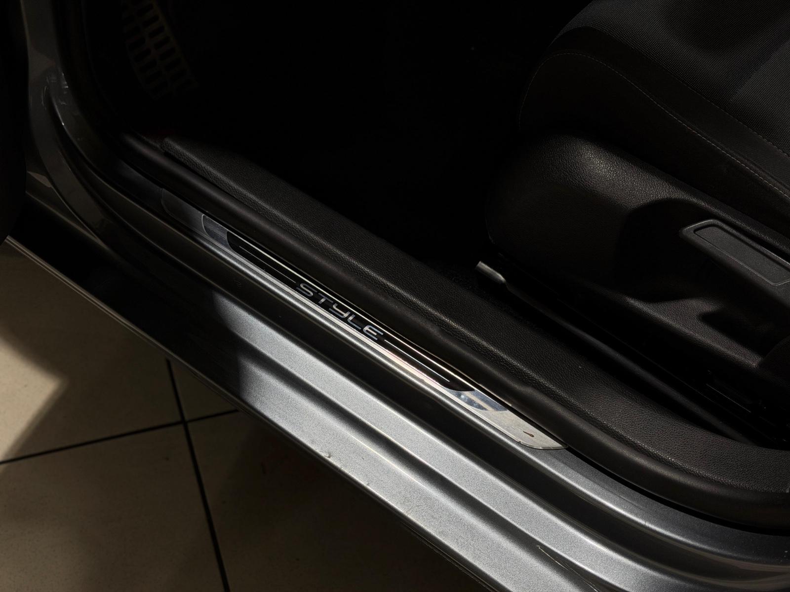 Volkswagen Golf 2011 — photo 8