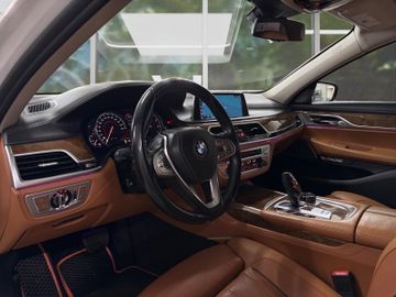 BMW 750 - 7