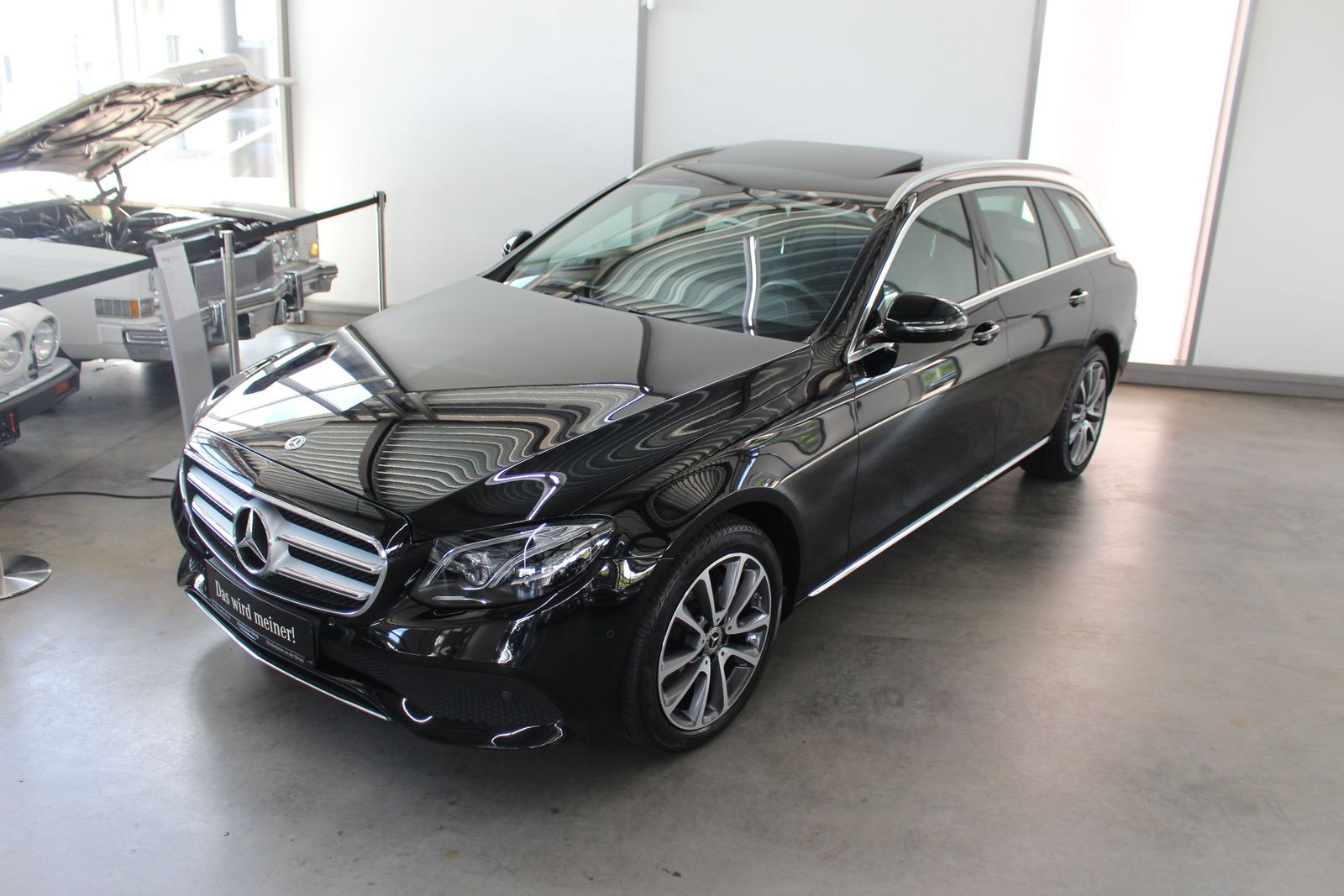 MERCEDES-BENZ E 220 d T 4M Avantgarde Multibeam LED COMAND