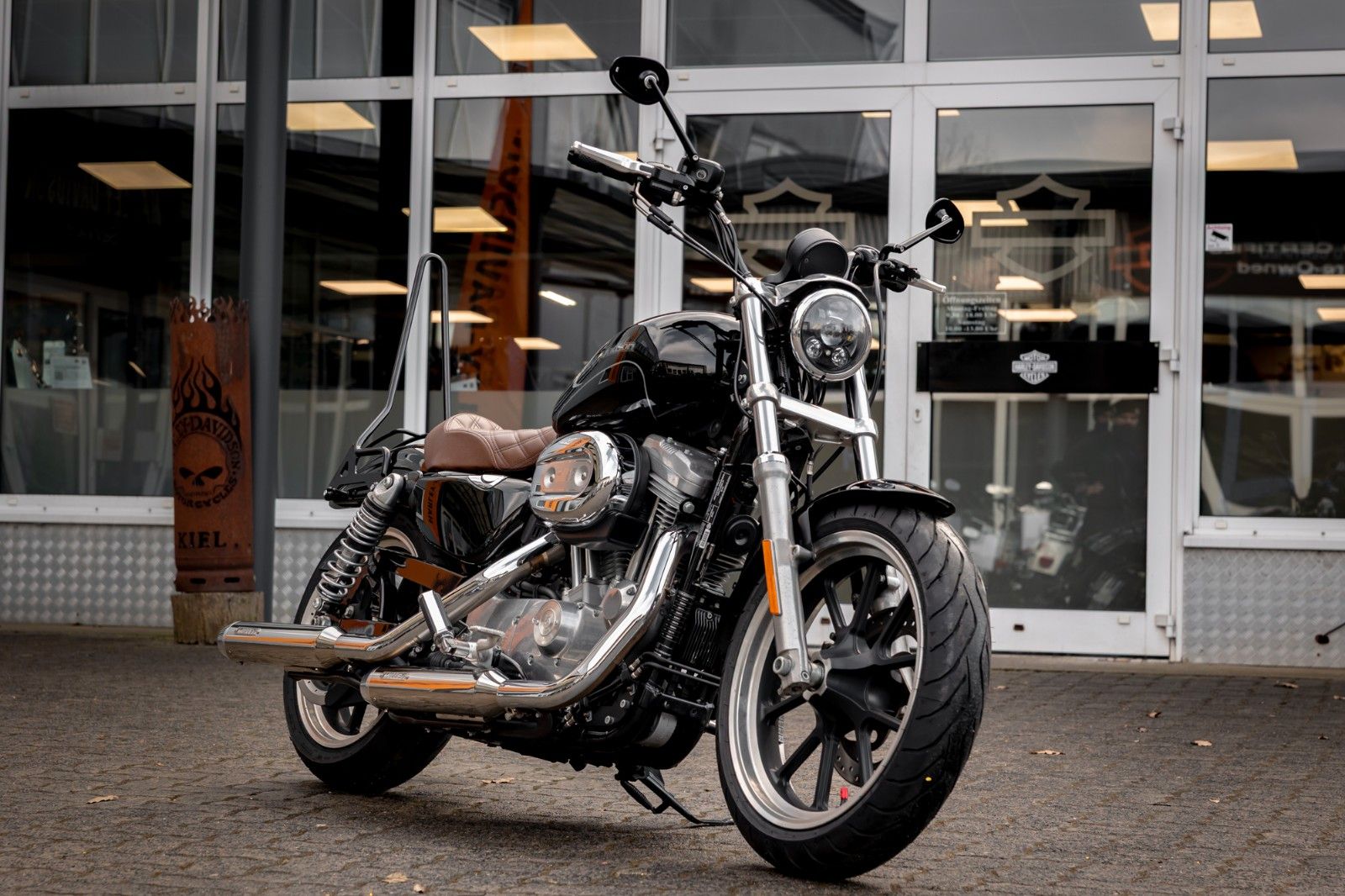 Fahrzeugabbildung Harley-Davidson XL883L SUPERLOW SPORTSTER - MILLER ABGASANLAGE