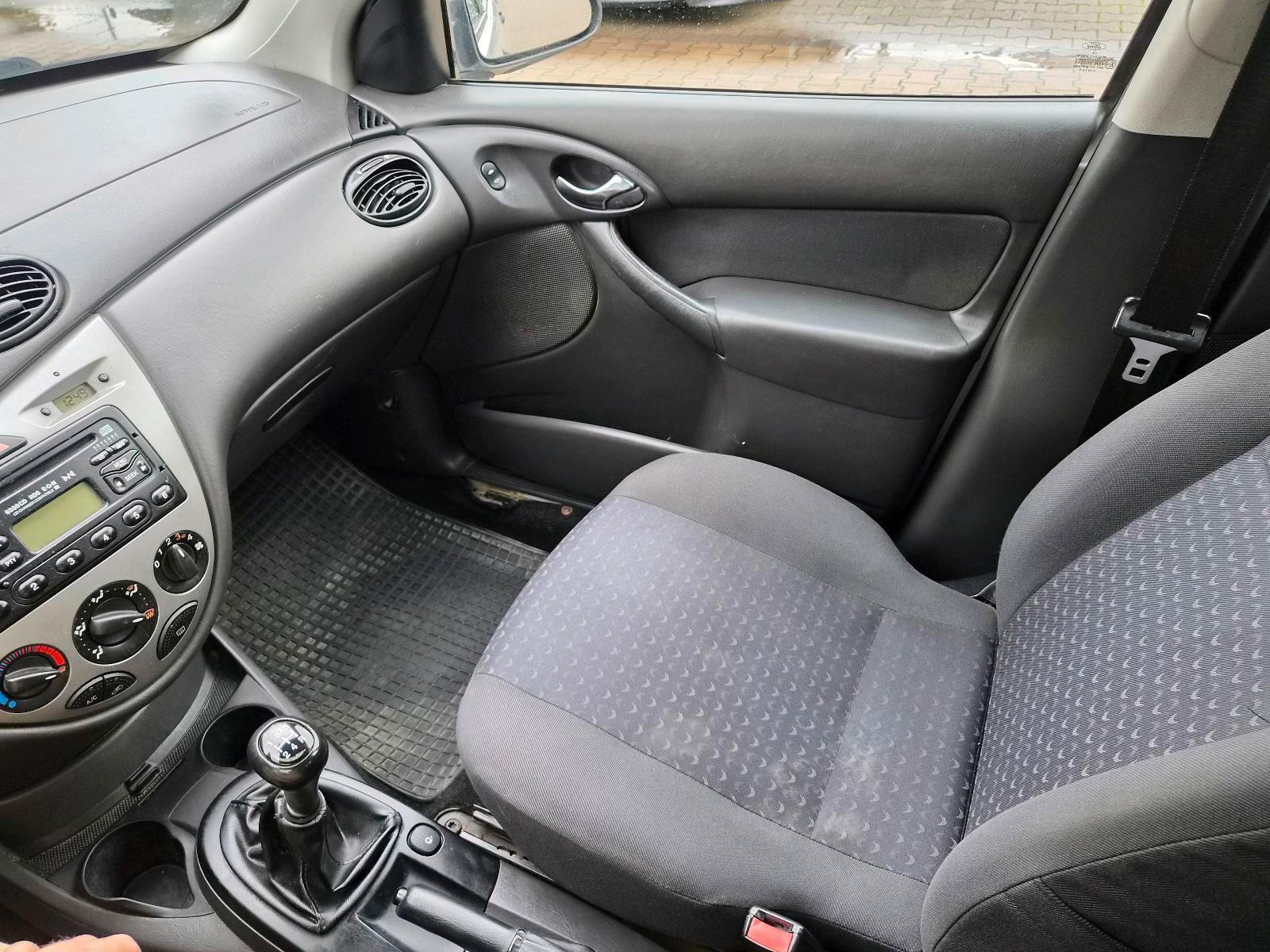 Ford Focus 2004 — photo 11