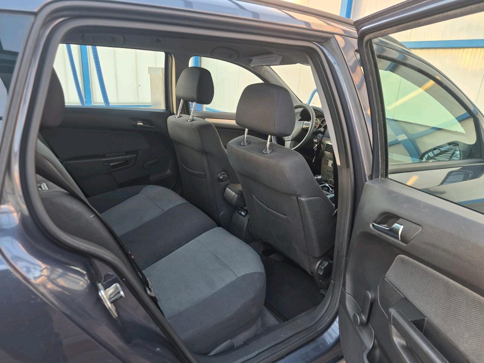 Opel Astra 2006 — photo 6