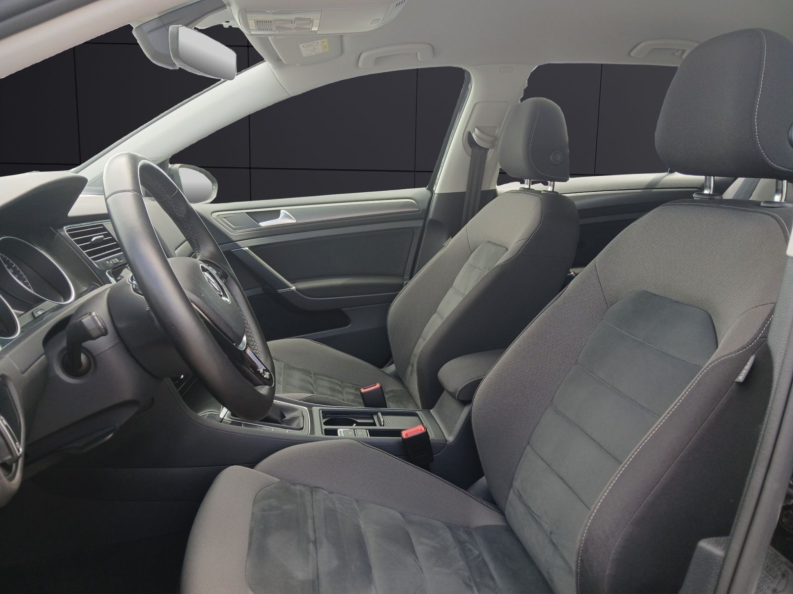 Fahrzeugabbildung Volkswagen Golf VII Variant TSI Comfortline LED Navi GRA PD