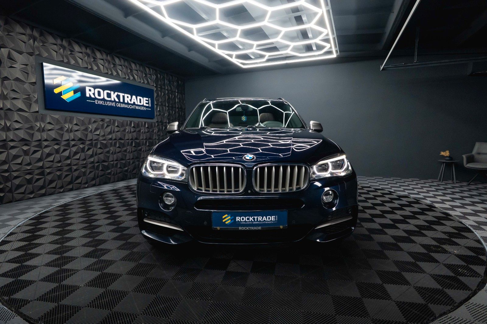 Fahrzeugabbildung BMW X5 M50d Performance *Pano*CarPlay*DAB*360°*  19%