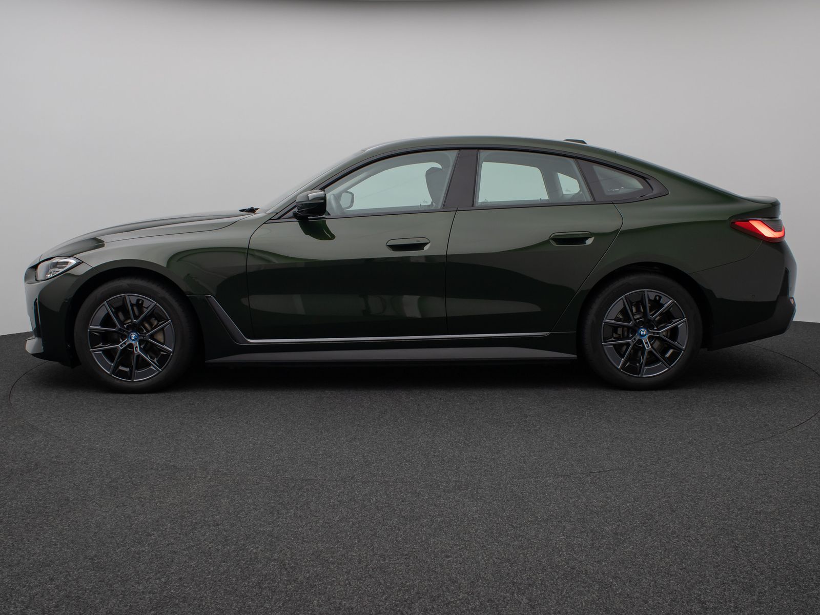 Fahrzeugabbildung BMW i4 eD40 Gran Coupè Kamera DAB HUD Alarm Komfort