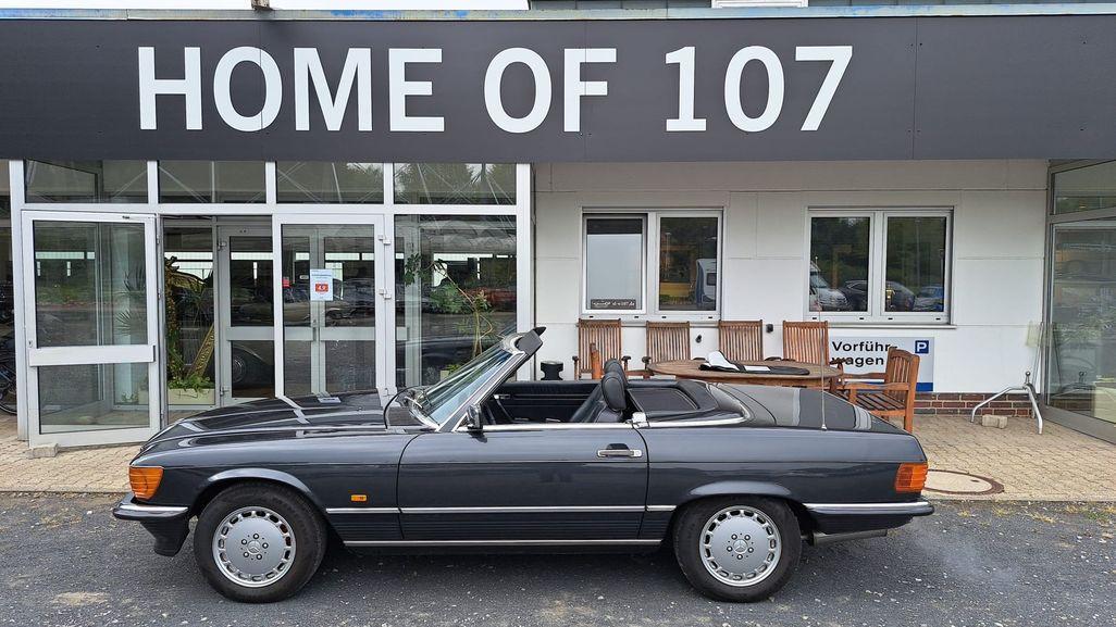 Mercedes-Benz SL 300 Blauschwarz / Leder schwarz