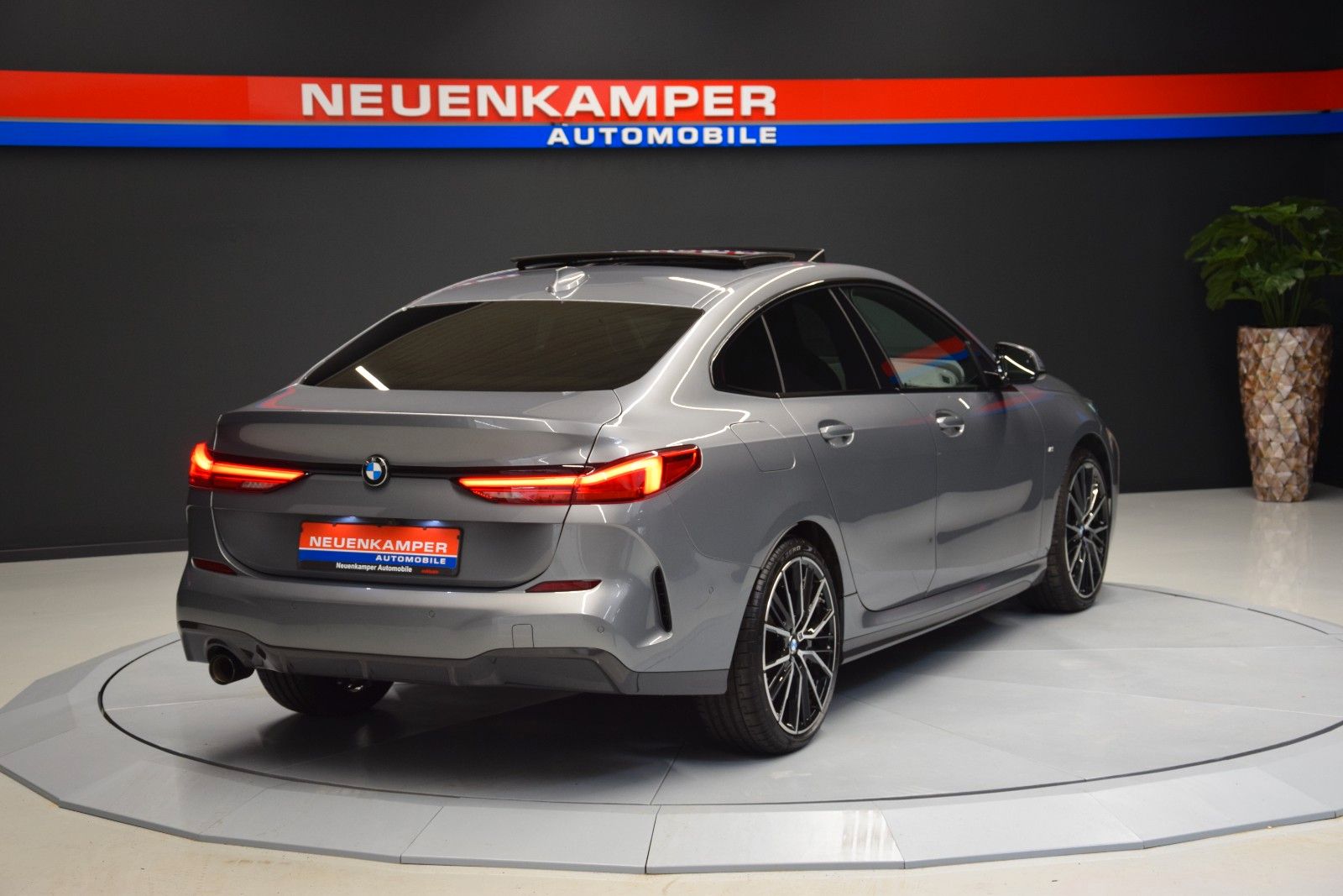 Fahrzeugabbildung BMW 218 i M Sport Gran Coupé HuD Pano Schale ACC