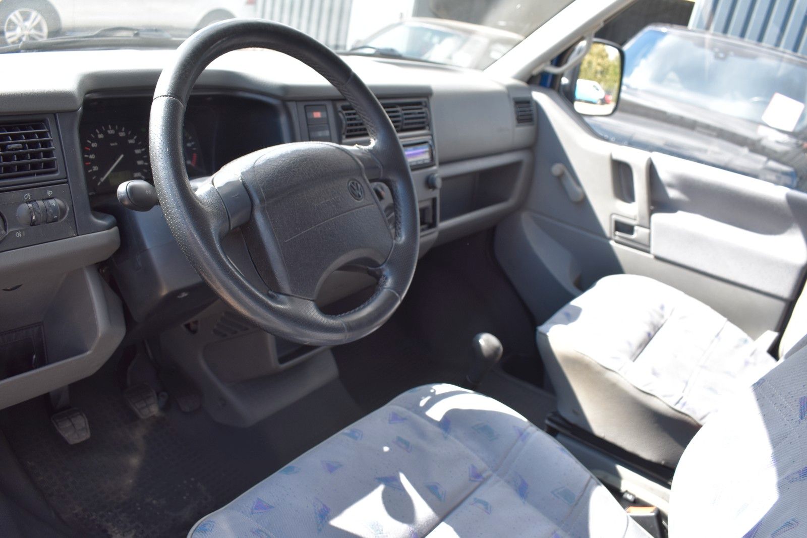 Fahrzeugabbildung Volkswagen T4 Caravelle 2.5 TDI KLIMA/SERVO/ABS/AHK