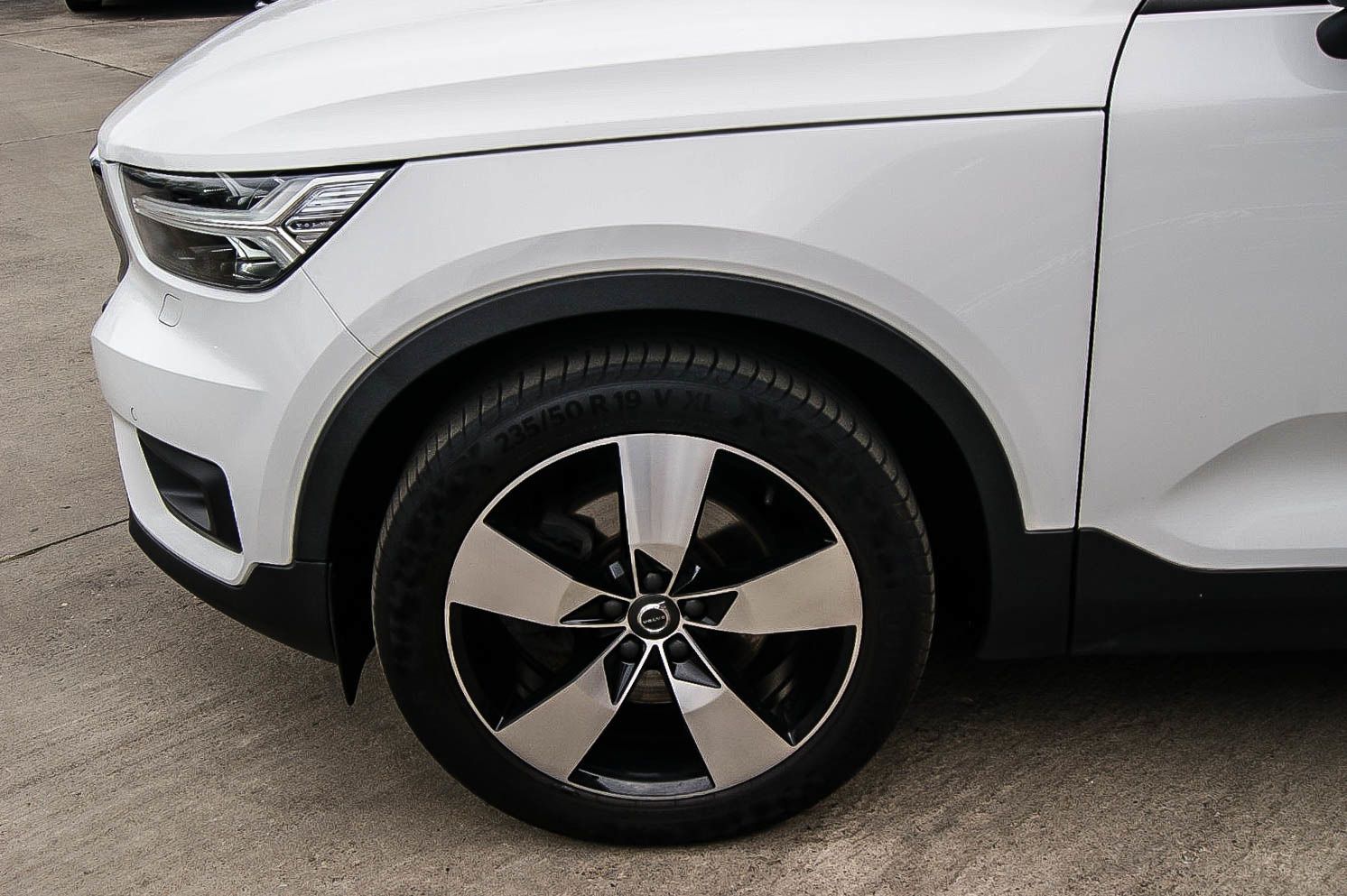 Volvo XC40 D4 Momentum Pro AWD 4x4 LEDER ANHZV PRO-PAK foto 6