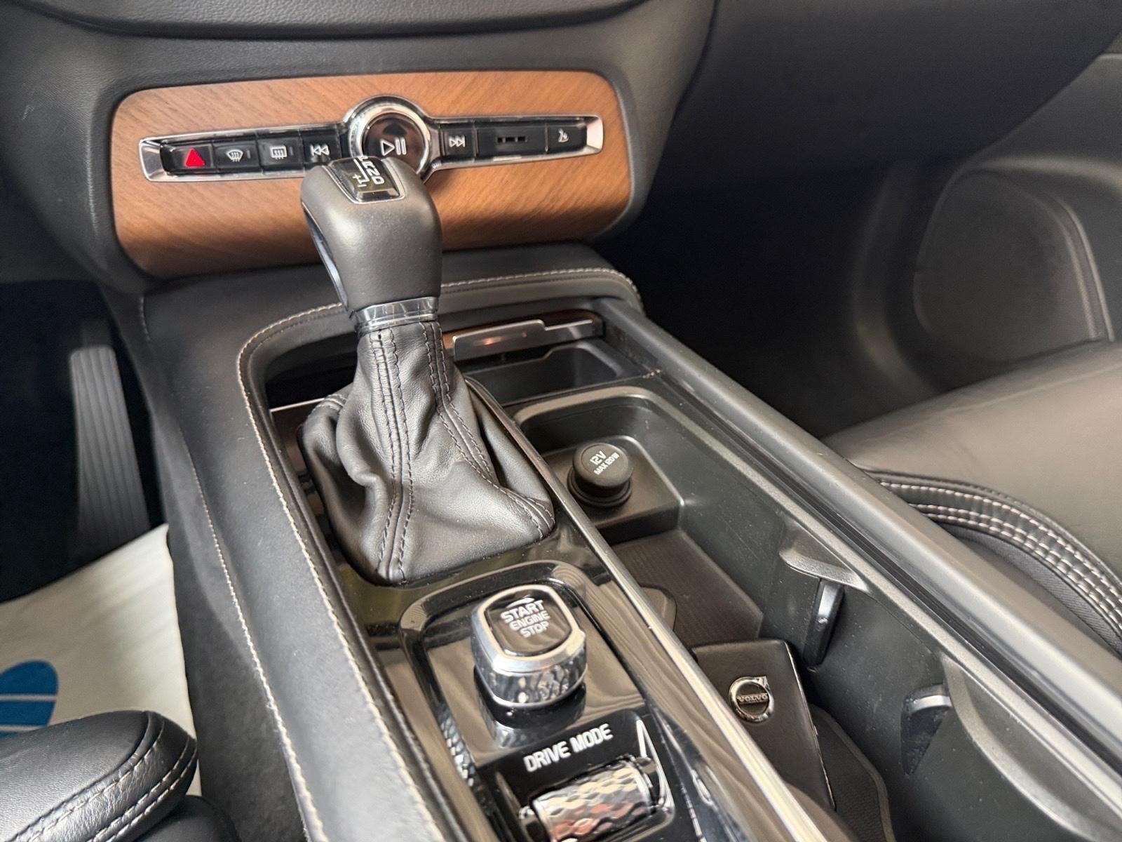 Volvo XC90 2.0 D5 Inscription AWD LEDER KAM LED CARPLA