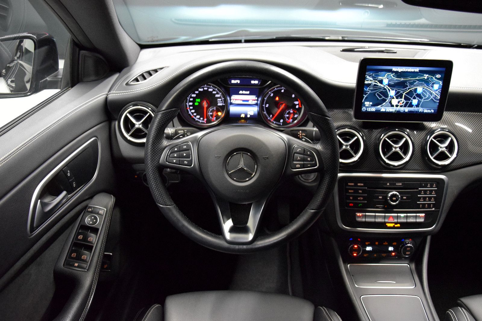 Fahrzeugabbildung Mercedes-Benz CLA 200d Shooting Brake AMG Urban Style Edition