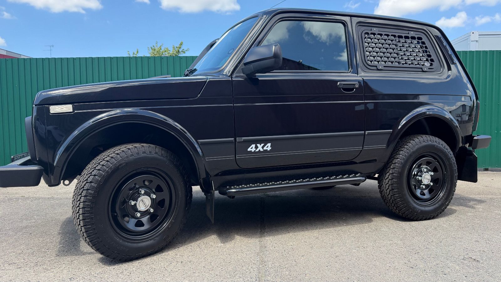 Fahrzeugabbildung Lada NIVA ! NEUE VIP-2-AUSST.! LEGEND "PREMIUM PLUS"!