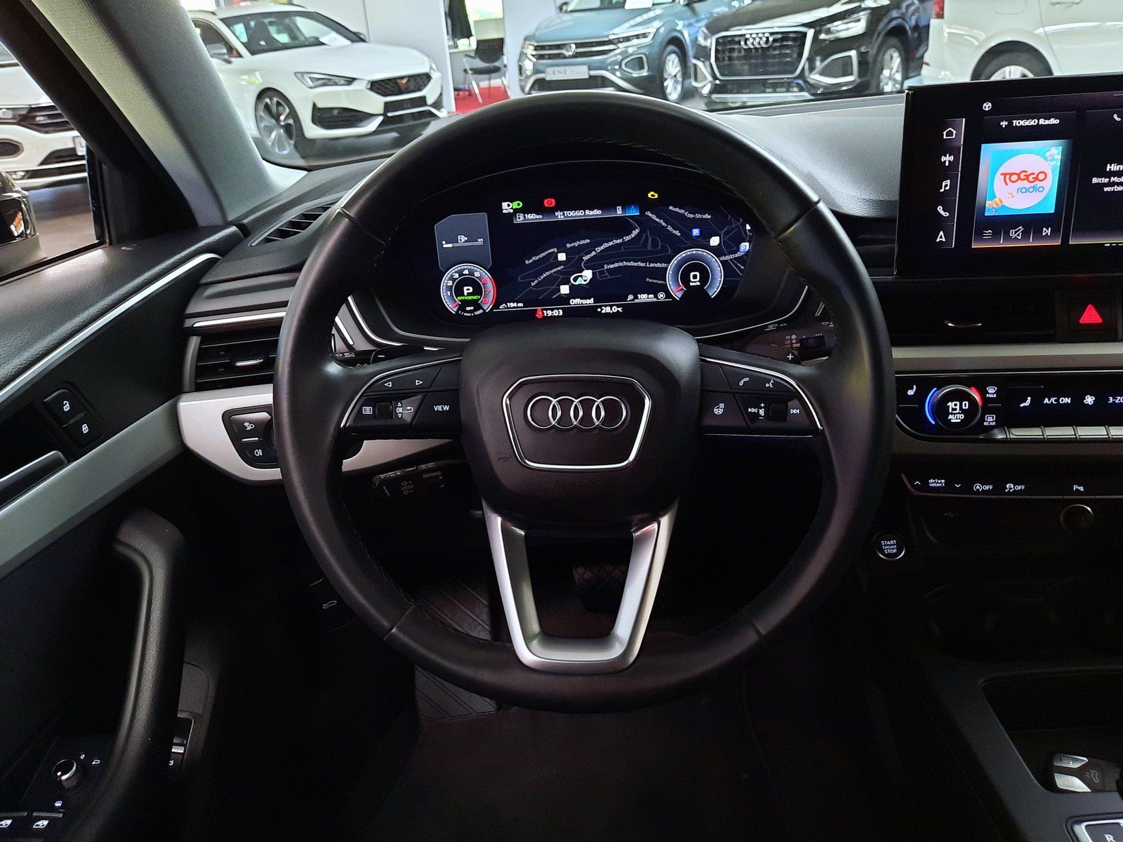 Fahrzeugabbildung Audi A4 Avant 40 TFSI S-line S-tronic *Navi*PDC*LED*