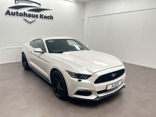 Ford MUSTANG FASTBACK 3.7 COUPÉ - DRIVE THE LEGEND**