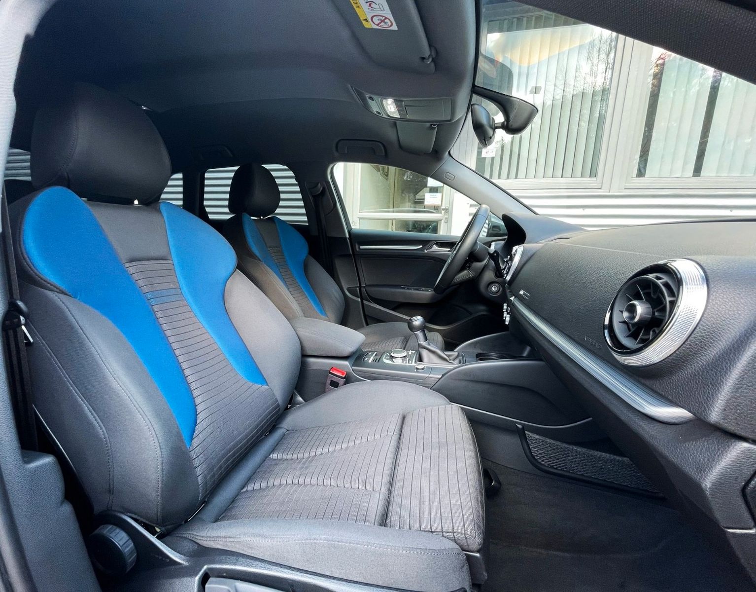 Fahrzeugabbildung Audi A3 SPORTBACK 150 PS SPORT NAVI BI-XENON DSP 18''