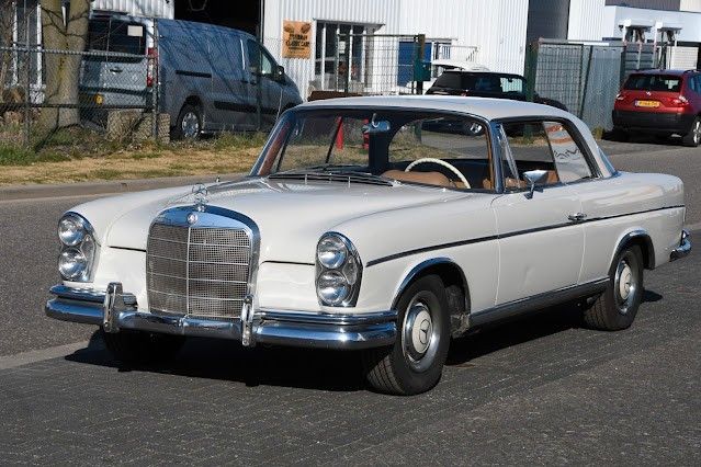 Mercedes-Benz 300