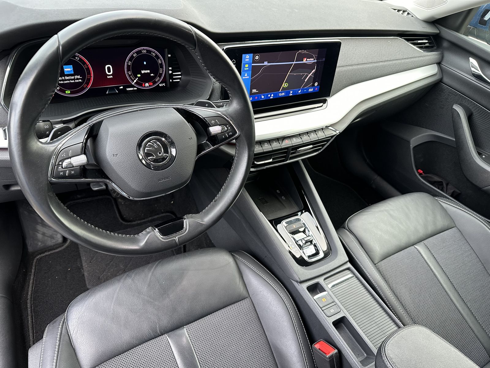 Fahrzeugabbildung SKODA Octavia First Edition NAV+LED+AHK+V-COCKPIT+17ZO