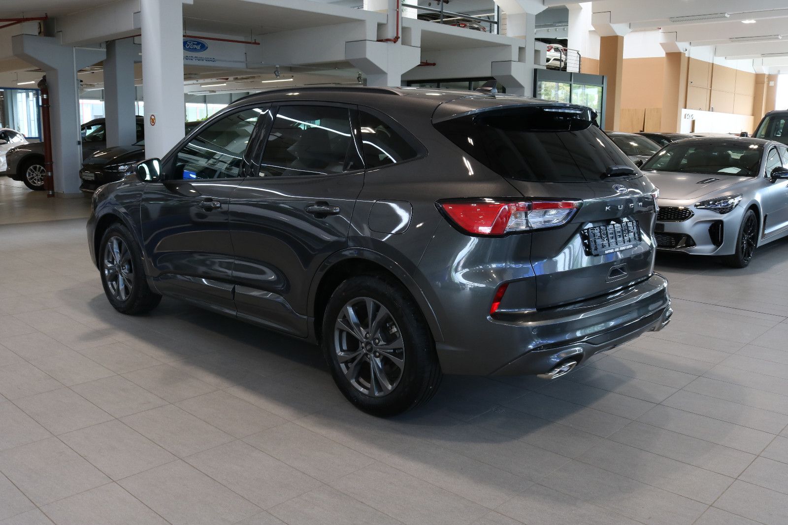 Fahrzeugabbildung Ford Kuga ST-Line 1,5 110 KW 150 PS  Winterpaket 2