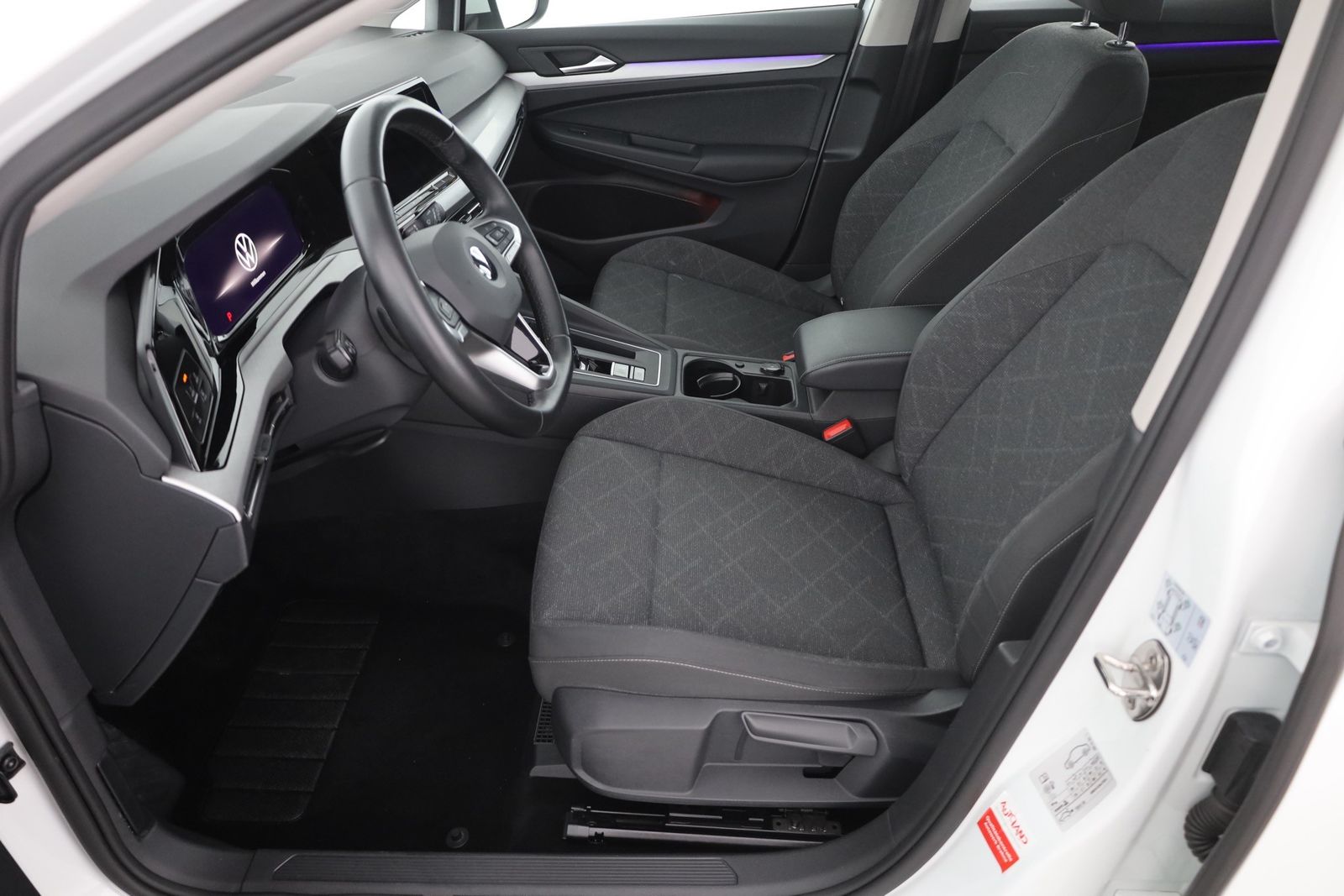 Volkswagen Golf VIII 1.0 eTSI DSG Life LED Navi ACC DAB foto 22