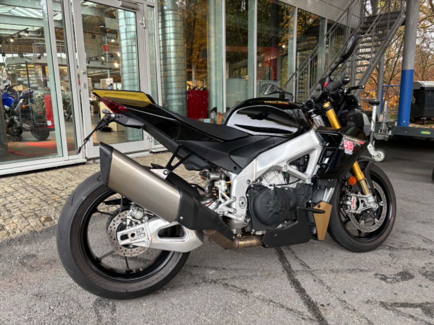 Fahrzeugabbildung Aprilia Tuono V4 Factory 1100 Ultra Dark aus 1. Hand