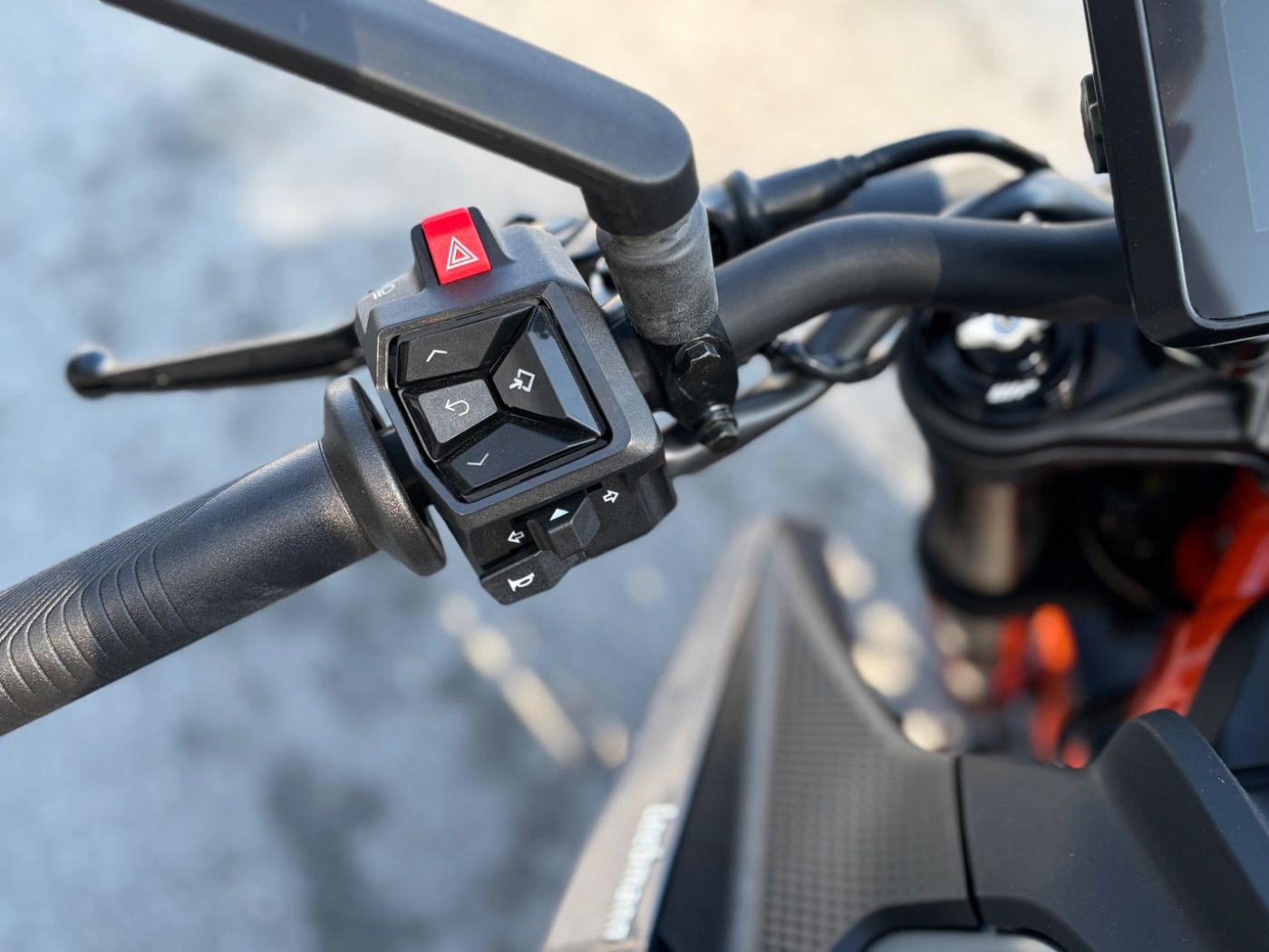 Fahrzeugabbildung KTM 390 Duke Modell 2025 Quickshifter+ mit Sturzbüge