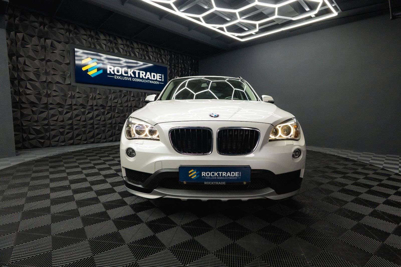 Fahrzeugabbildung BMW X1 xDrive20d Sport Line Autom. Bi-Xenon*Perlmutt