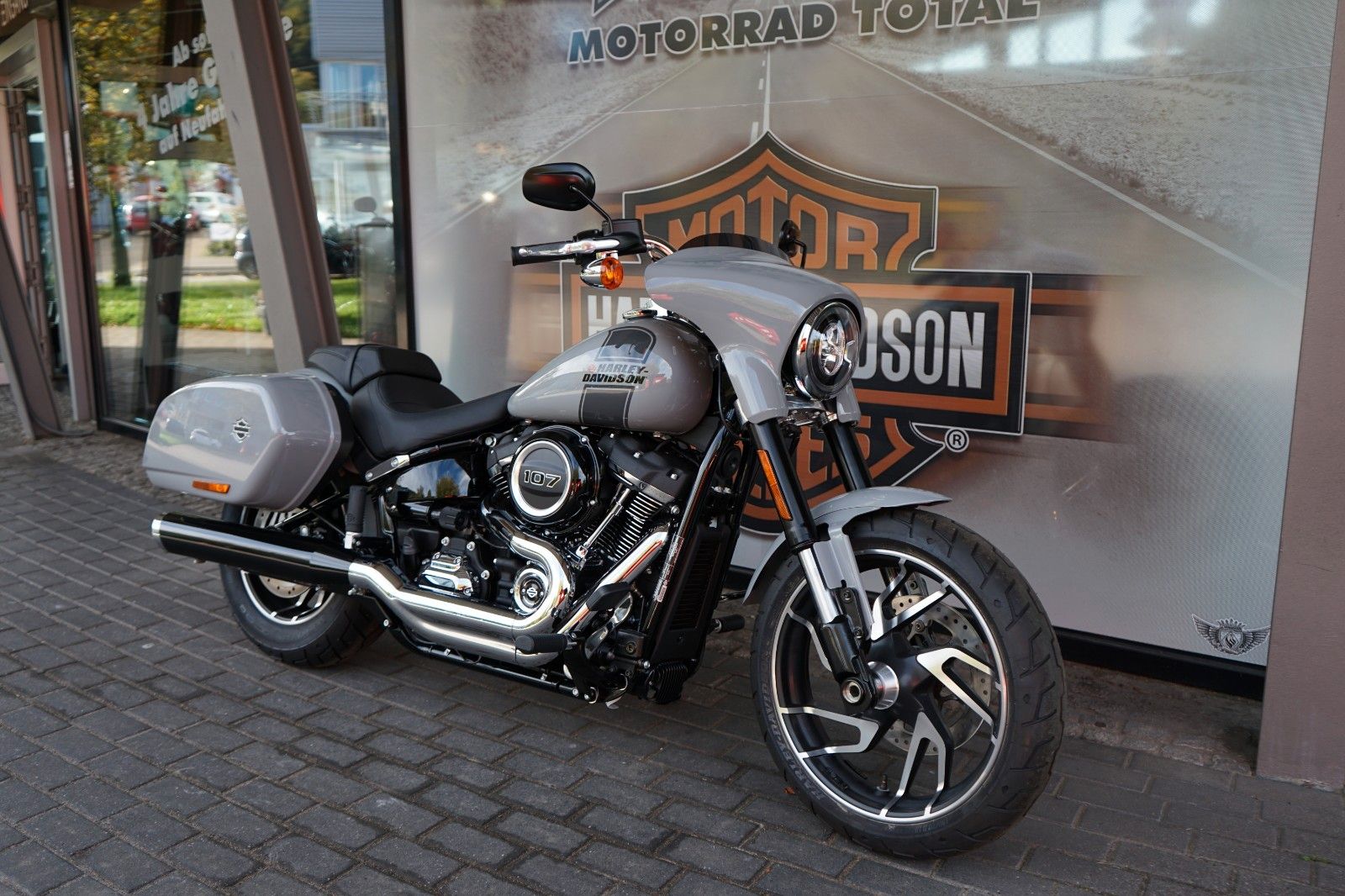 Fahrzeugabbildung Harley-Davidson Softail Sport Glide 107 Sofort Verfügbar 2024