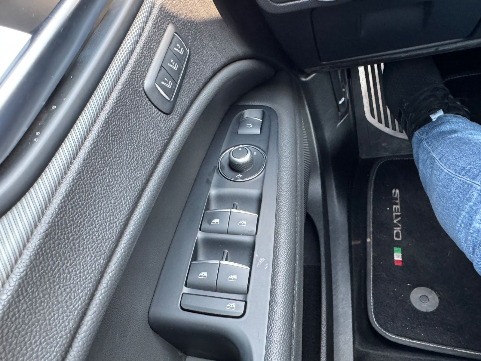 Fahrzeugabbildung Alfa Romeo Stelvio Veloce Q4 Panorama+Leder+LED+Navi+Kamera