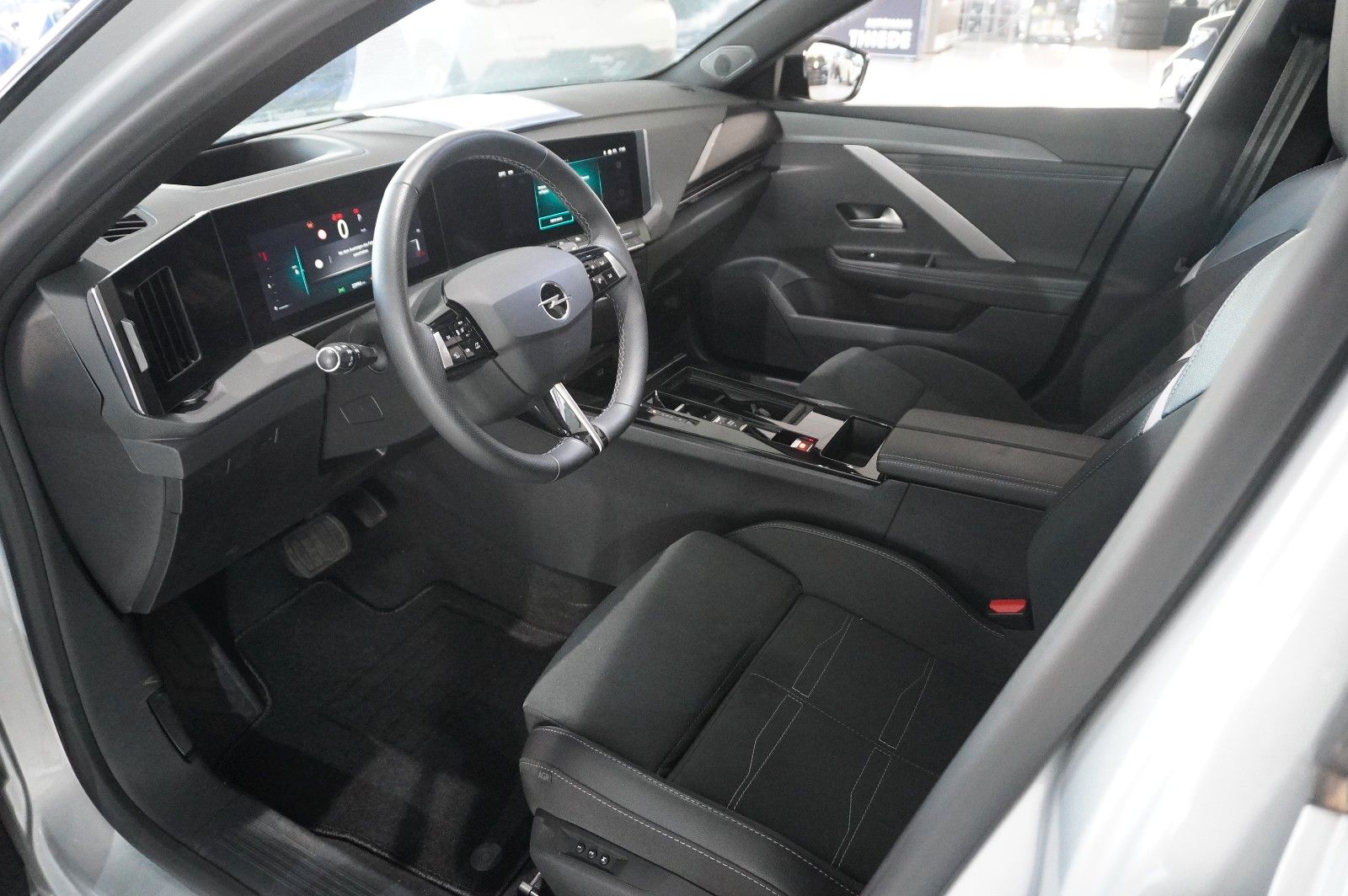 Fahrzeugabbildung Opel Astra L Lim. 1.2T GS SPORT NAVI/LED/360°/SH/HUD
