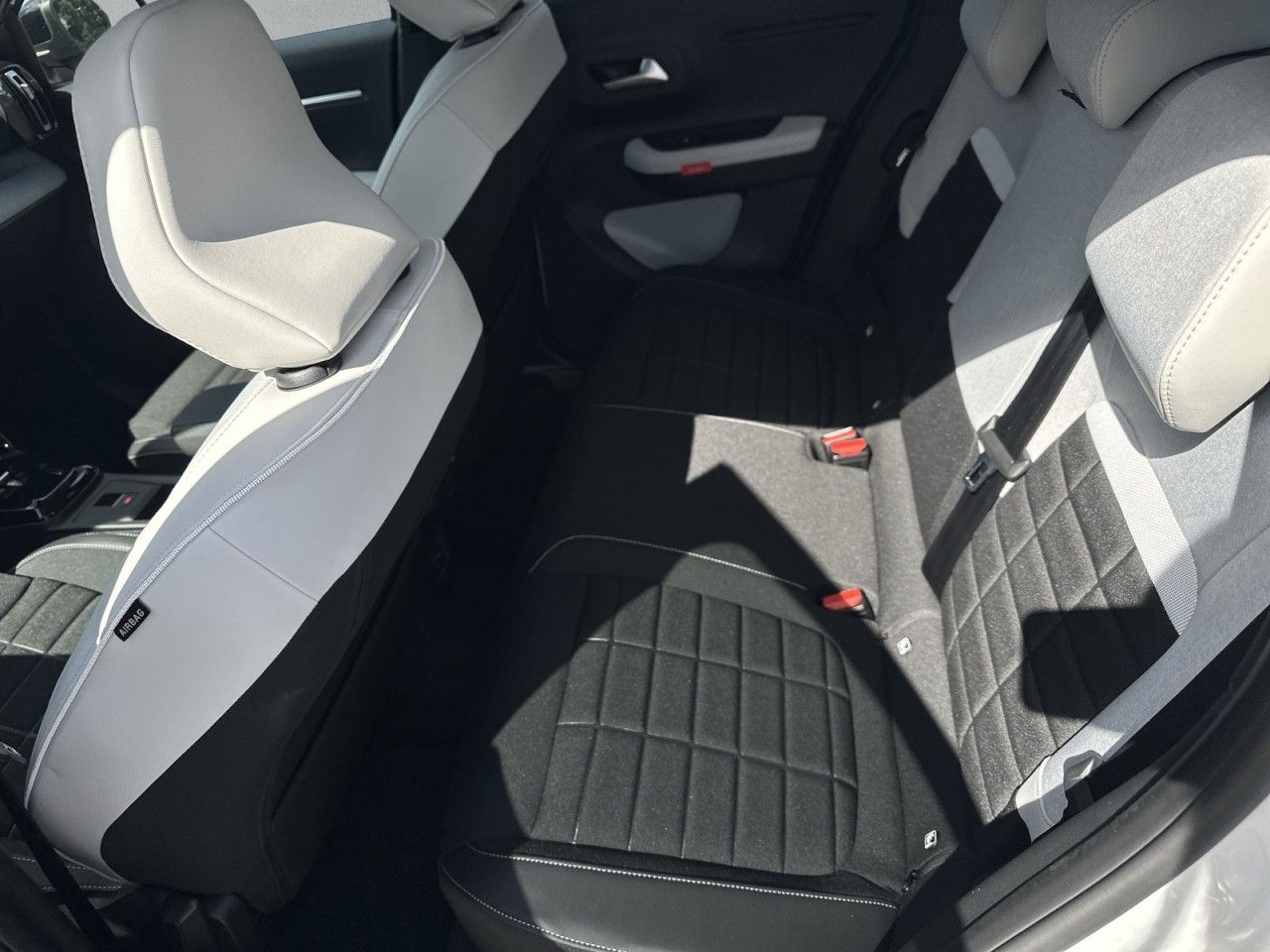 Fahrzeugabbildung Citroën C3 Hybrid 110 Doppelkupplung 6-Gang Max - mit KI generiert/bearbeitet