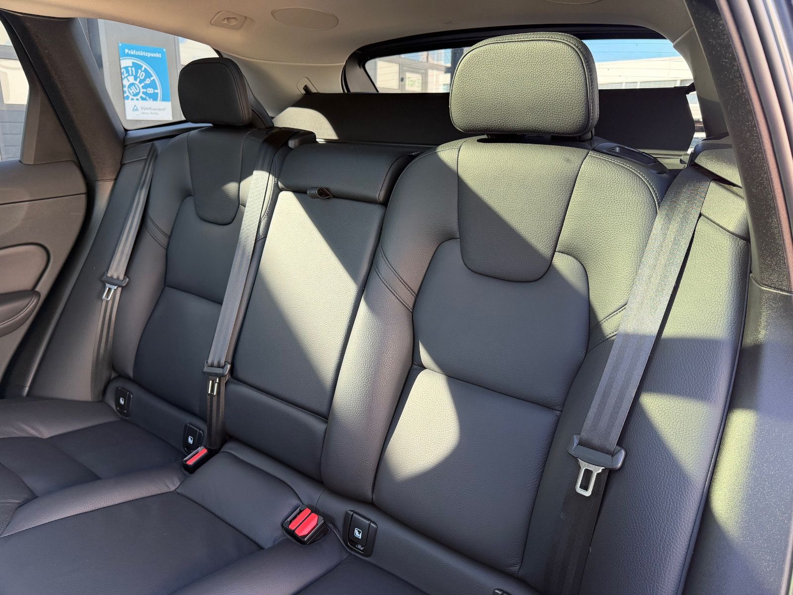 Fahrzeugabbildung Volvo XC60 B5 D Ultimate Dark AWD*STHZG*PANO*360°*ACC
