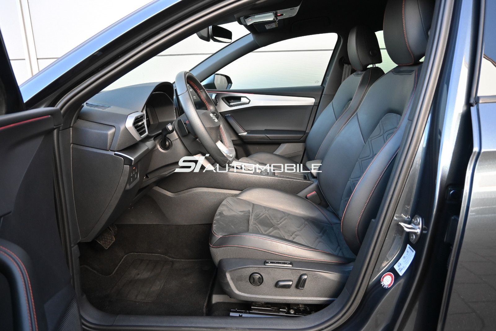 Fahrzeugabbildung SEAT Leon 2.0 TDI FR DSG Sportstourer °AHK°STANDHEIZ°