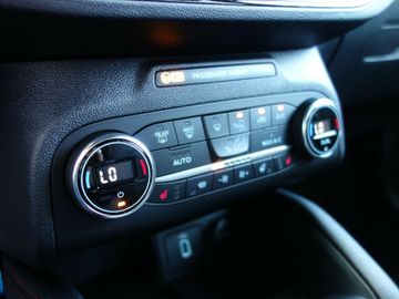 Bild 16 Ford Focus Turnier ST-Line X LED B&O Winterpaket