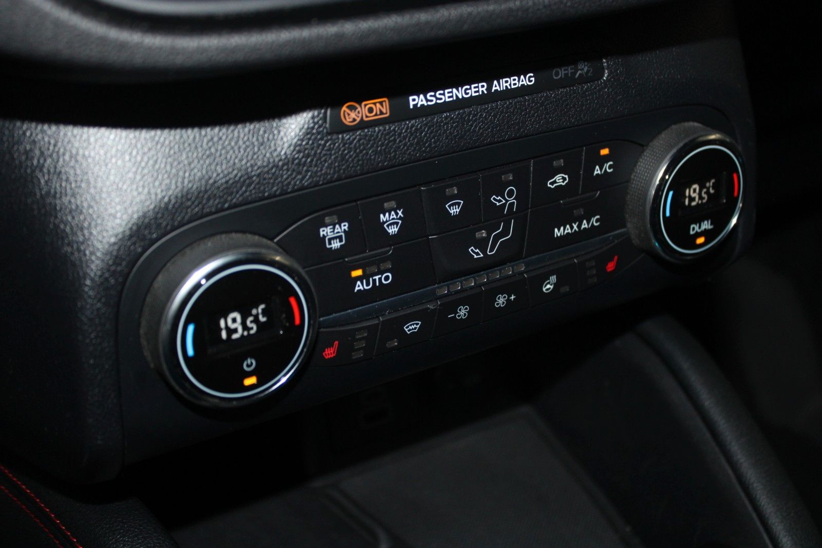 Fahrzeugabbildung Ford Kuga PHEV ST-Line X LED AHK 2xCam ACC WinterPak.