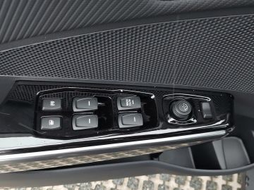 KGM Tivoli ESSENTIAL 1.5 MT NaviCarPlayRFKDABSHZ