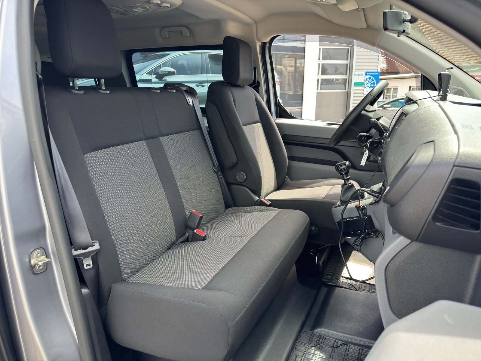 Fahrzeugabbildung Opel Vivaro L3 9Sitzer 144PS 6-Gang*AHK*RFK*Klima*Eur