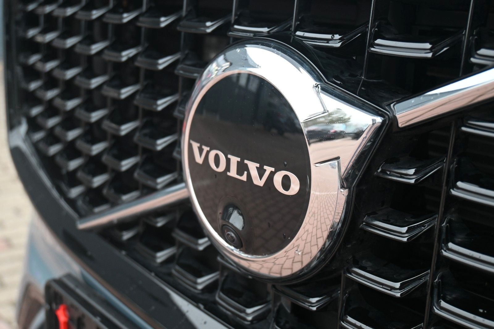 Fahrzeugabbildung Volvo XC60 B4 D AWD Plus Dark*STDHZG*360°*BLIS*ACC*AHK