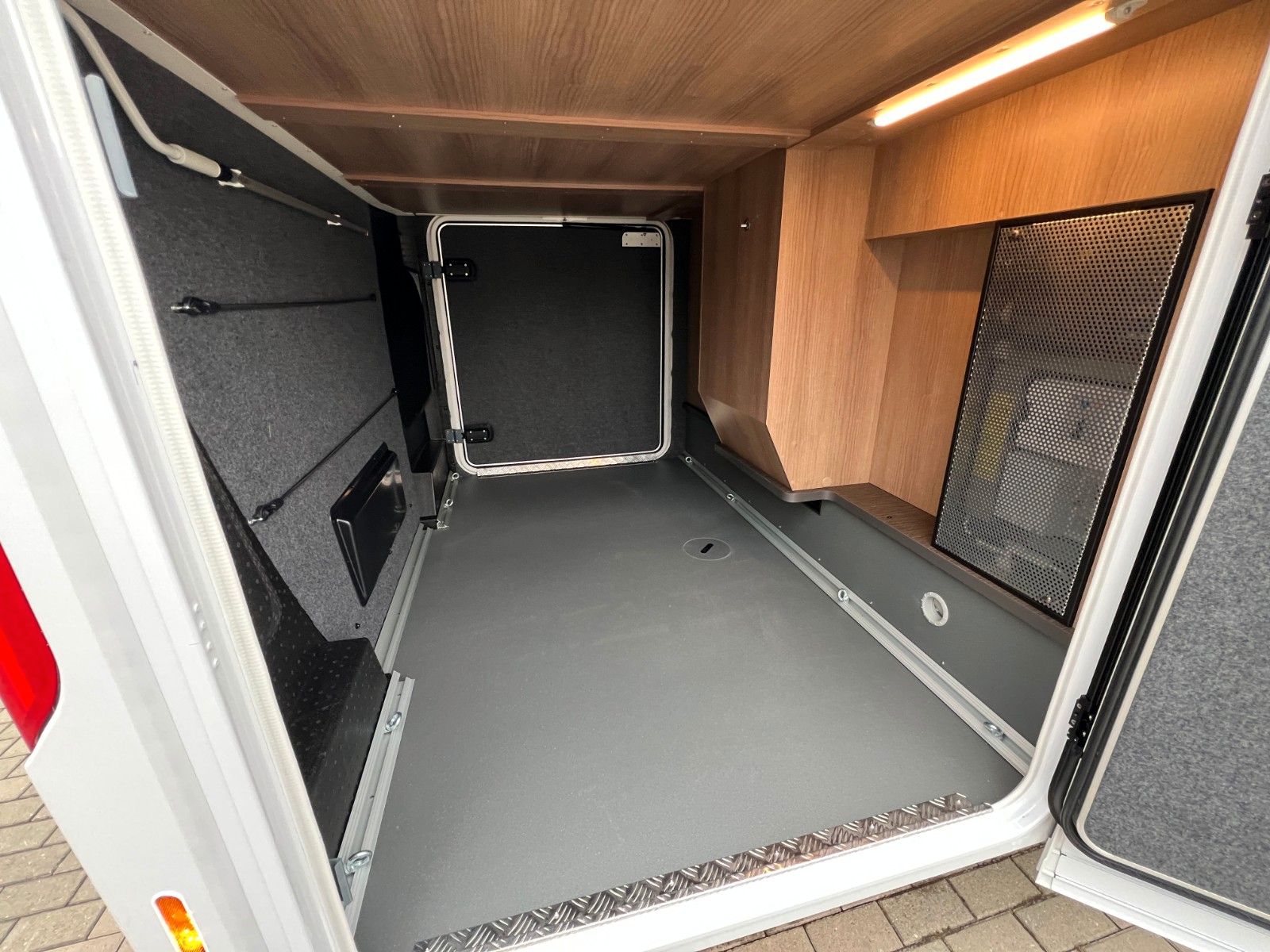Fahrzeugabbildung Carthago C2-tourer I 145 RB-LE 4.2T Mercedes Benz