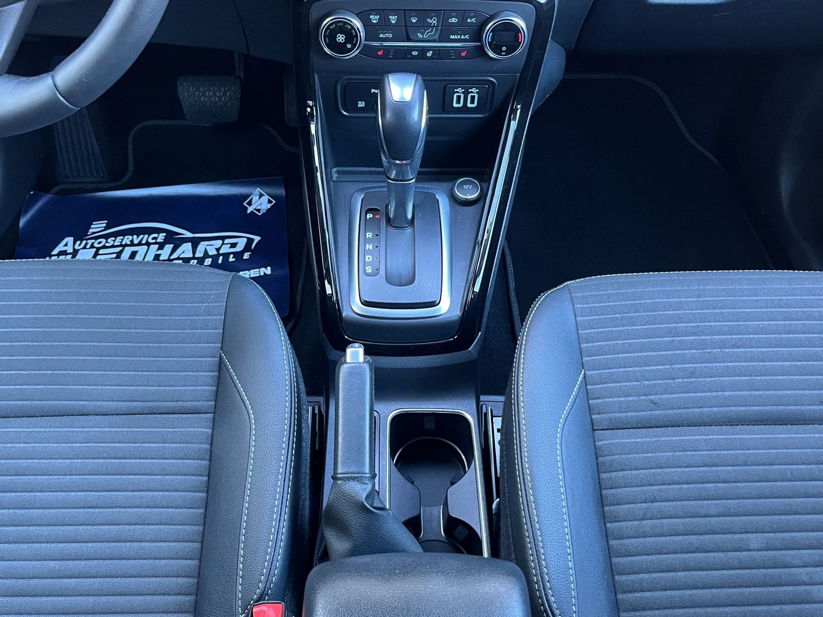 Fahrzeugabbildung Ford EcoSport **Automatik*PDC*Navi*SHZ*LHZ*SYNC**